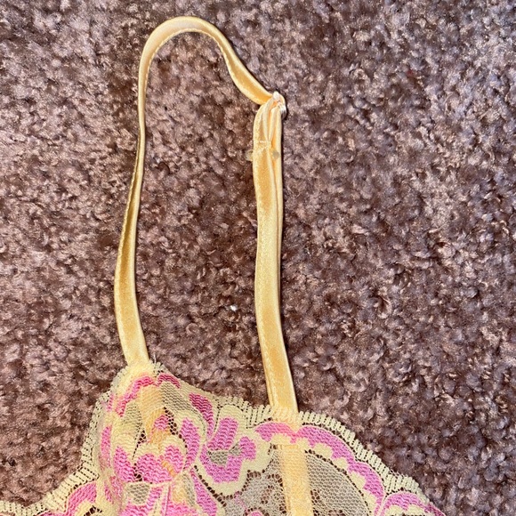 ‼️SOLD‼️silk lace top - Picture 3 of 4